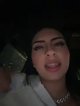 Hilary_pinkk webcam