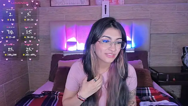 mia_devine_ webcam
