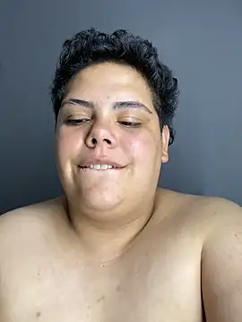 Hailey_Curvy webcam