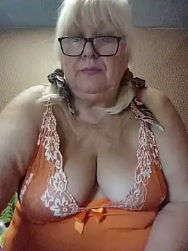 Alexia64231 live cam on StripChat