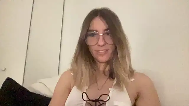 quirkycait live cam on StripChat