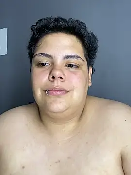 Hailey_Curvy webcam