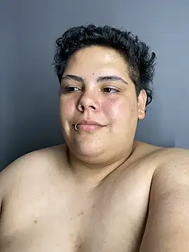 Hailey_Curvy webcam