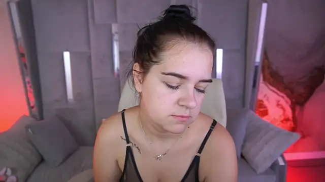 MadameeSin webcam