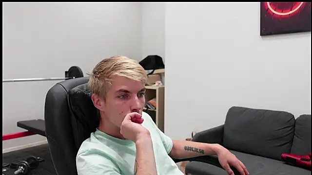 Logan_Falk webcam