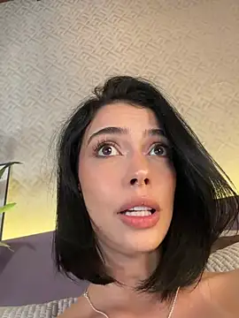 ElleDiane webcam