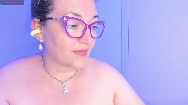 Naty_Mature_ live cam on StripChat