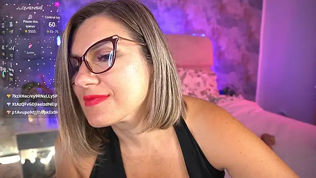 KiraRoxx webcam