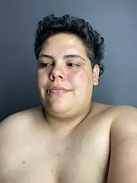 Hailey_Curvy webcam