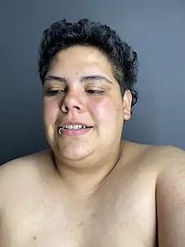 Hailey_Curvy webcam