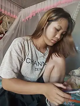 late2004 live cam on StripChat