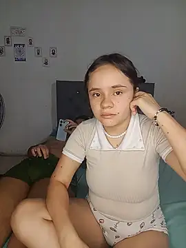 SweetRabbit29 live cam on StripChat