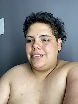 Hailey_Curvy webcam