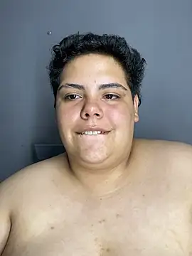 Hailey_Curvy webcam