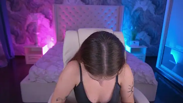 VikVikLove webcam