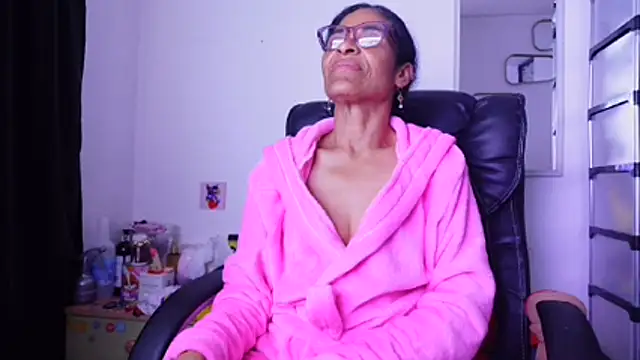 Aries_Mature webcam