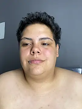 Hailey_Curvy webcam