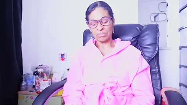 Aries_Mature webcam