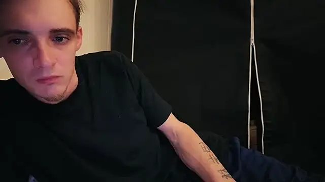 Ilovepussy1911 webcam
