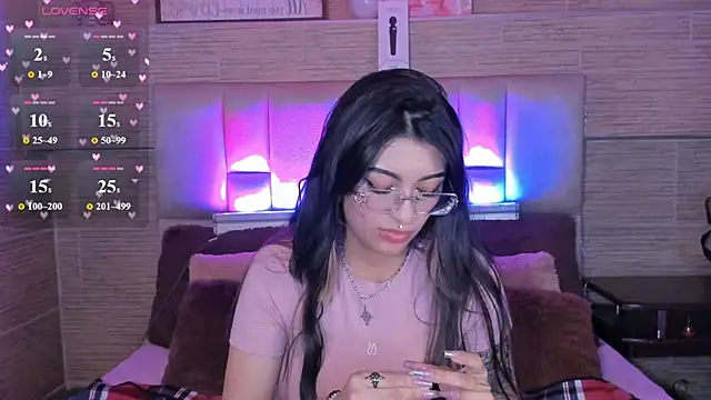 mia_devine_ webcam