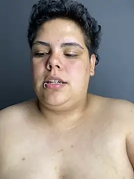 Hailey_Curvy webcam