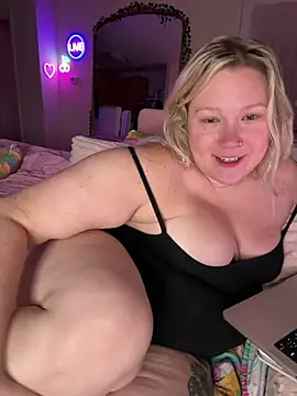 PiggyRose live cam on StripChat