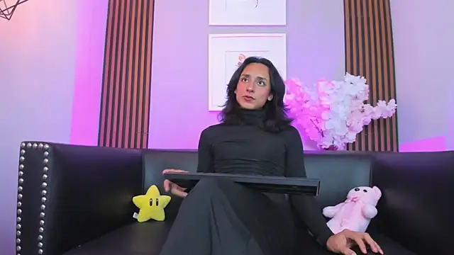 Elisasue live cam on StripChat