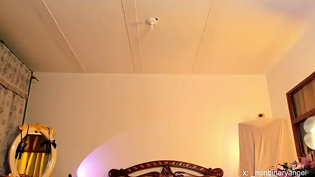 nonbinaryangel webcam