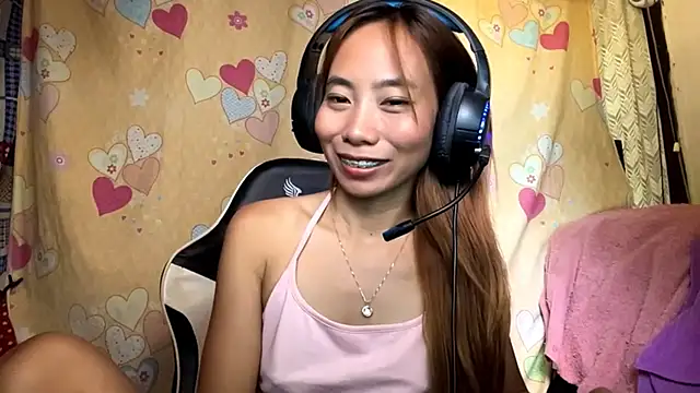 PiaSwida live cam on StripChat