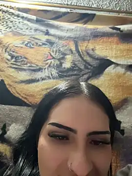 Hilary_pinkk webcam