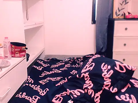 NathalieFox69 webcam