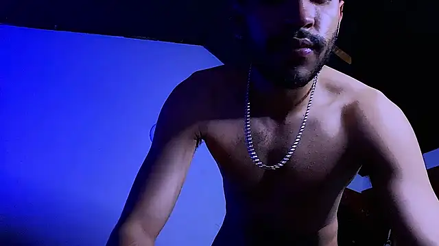 Lucius_Noal webcam