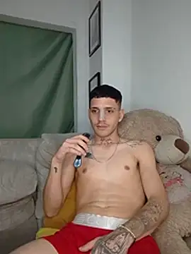 MaxHornyLatin