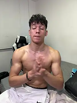 Luke_Muscle webcam