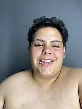 Hailey_Curvy webcam