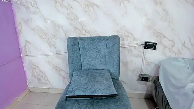 Lauren_smiles webcam