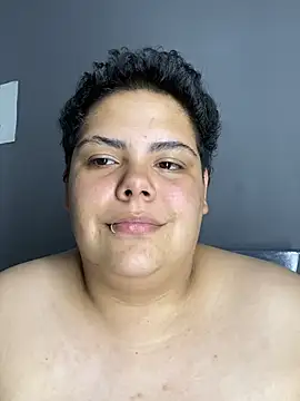 Hailey_Curvy webcam