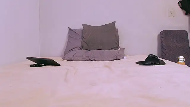 mr_erik_grey webcam