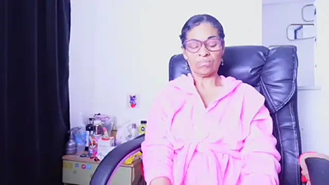 Aries_Mature webcam