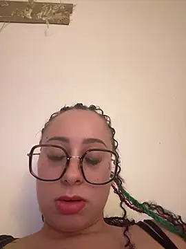 queenlo_xxx webcam