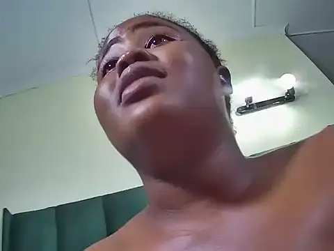 ThickBlackPussy24 webcam
