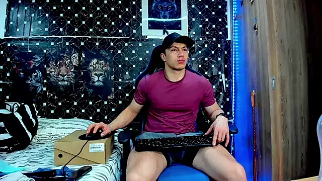 javiersexymann live cam on StripChat