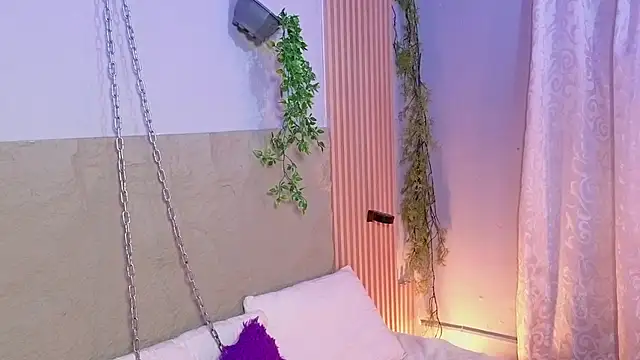 Emmayourgirl live cam on StripChat
