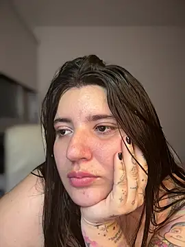 horny_roomiess webcam