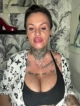 InkedMissLaBaehm webcam