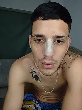 MaxHornyLatin webcam