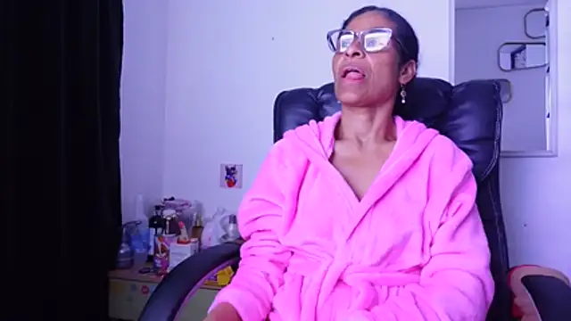 Aries_Mature webcam