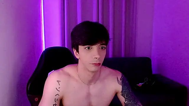 H3ll_B0I webcam