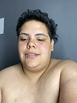 Hailey_Curvy webcam