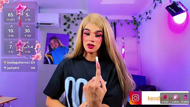 Sophiaa_doll_ webcam